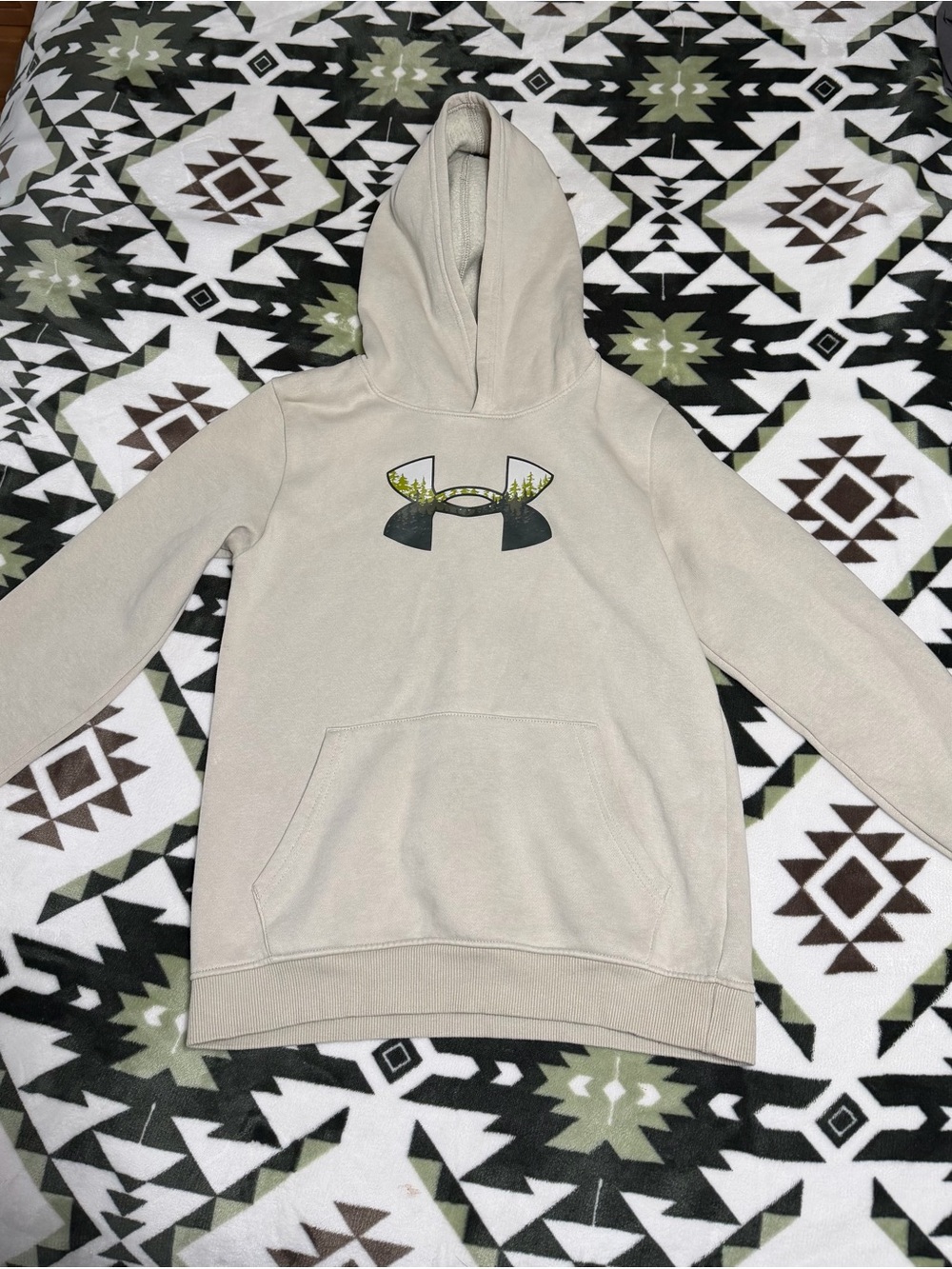 Under Armour Men’s Beige V-Neck Logo Hoodie